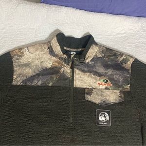 Men’s Mossy Oaks XL pull over.